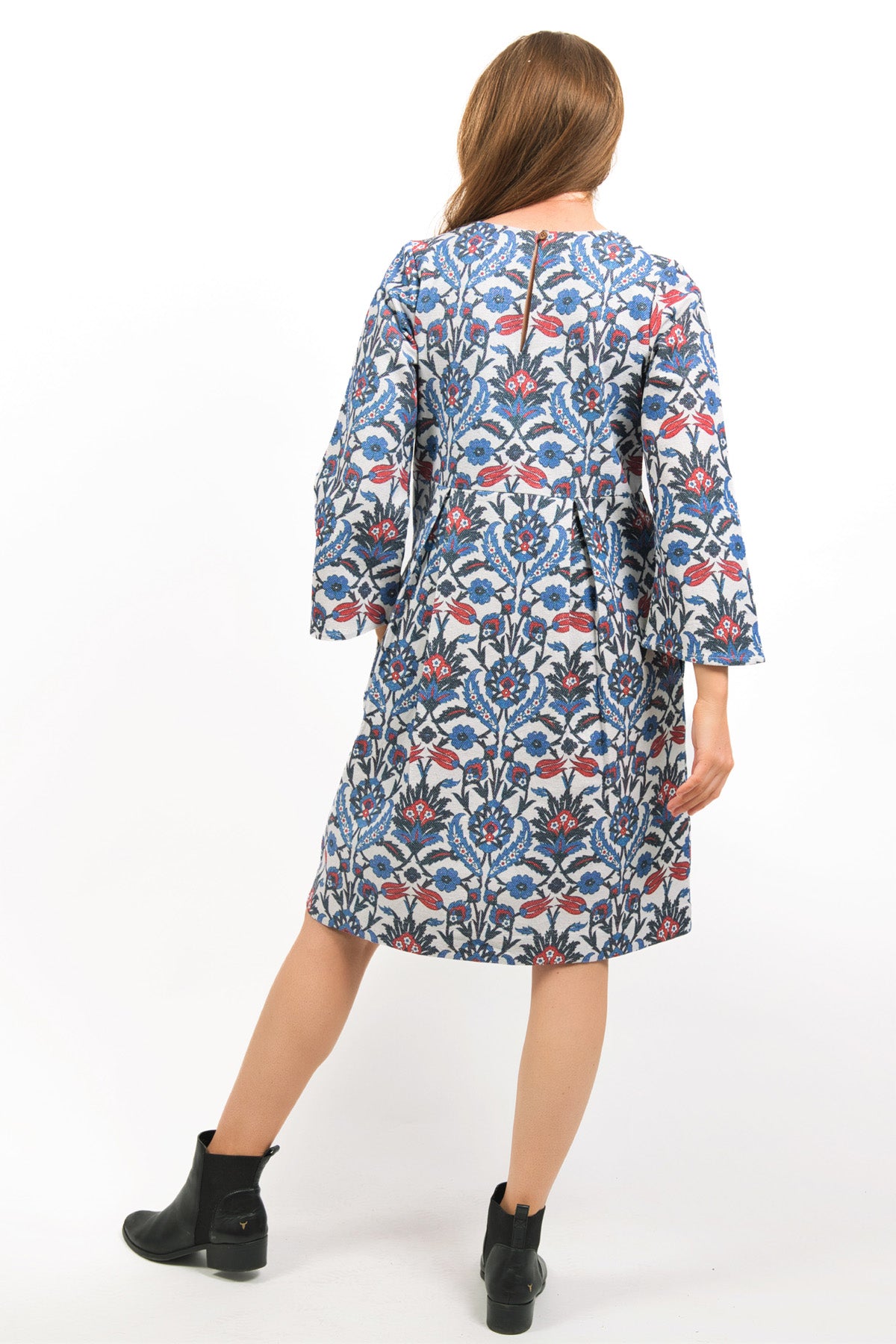 LUNA LUREX PRINTED FLORAL DRESS - BACK VIEW SHOWING PLEATED DETAILS AND NECK SLIT zohaonline