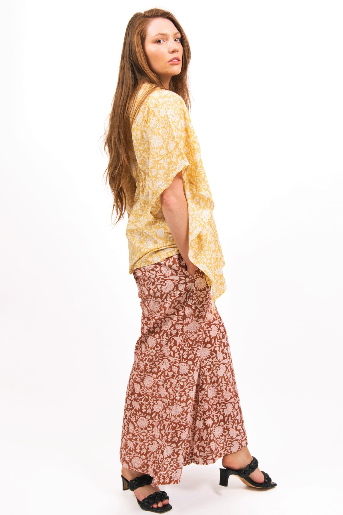 SIDE VIEW OF ZINNIA SHORT KAFTAN TOP WORN WITH OUR AMBER PANTS - zohaonline